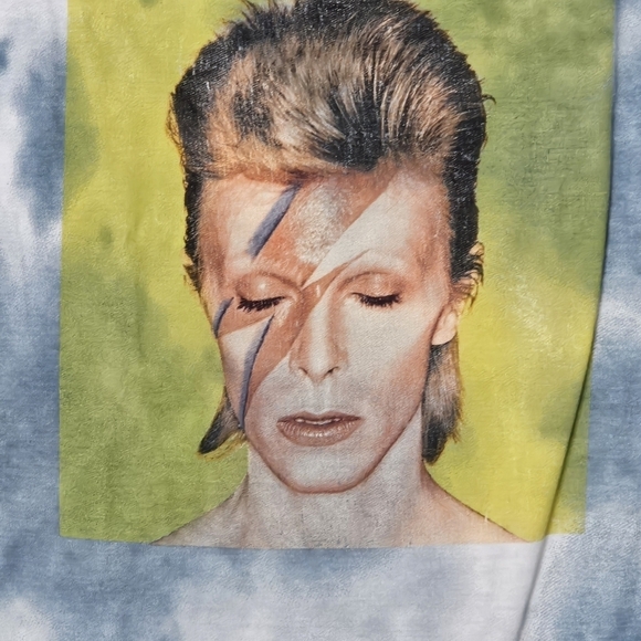 ⭐️40% Off⭐️ David Bowie Cropped Blue Tie-dye T-shirt - Picture 5 of 15